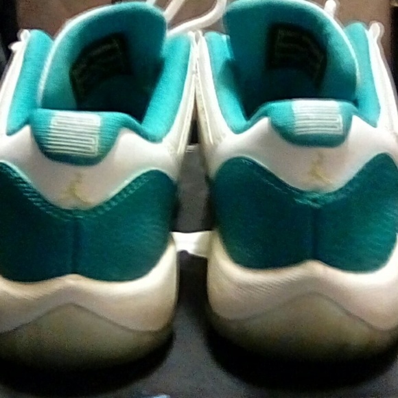 Jordan 11 Retro Low (RARE) Kids - Picture 4 of 5
